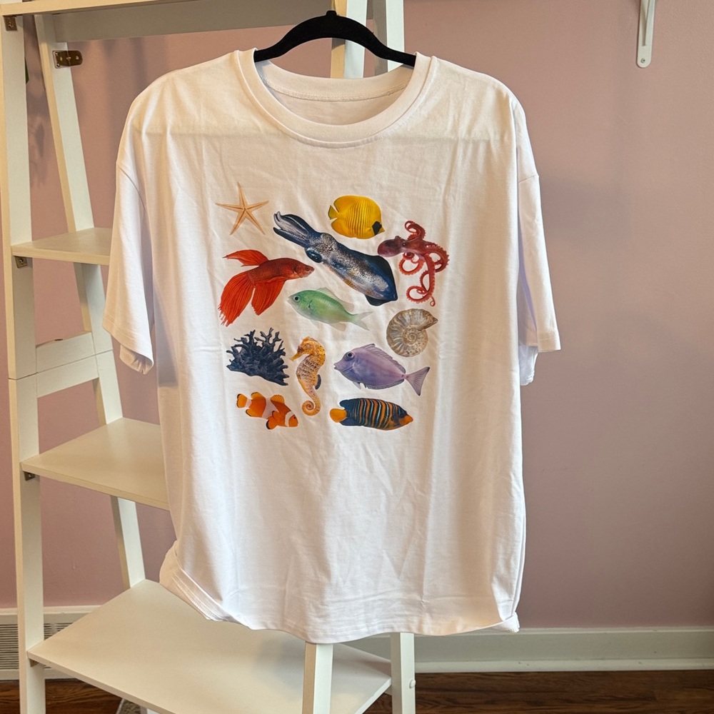 Fish graphic tee